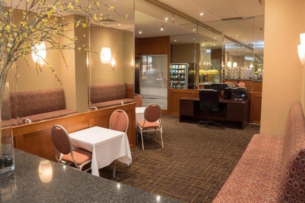 The Roehampton Hotel Торонто Екстер'єр фото